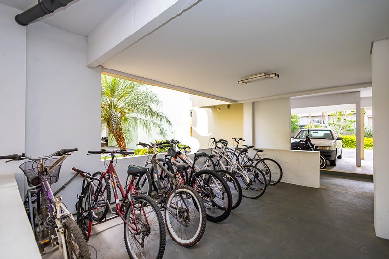 Apartamento &agrave; venda no Guabirotuba com 3 quartos (1 su&iacute;te), sacada, churrasqueira, 1 vaga Rua Capitão João Ribas de Oliveira Curitiba - 