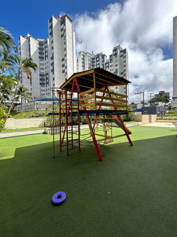 APARTAMENTO 3 QUARTOS SU&Iacute;TE GARAGEM PISCINA ACADEMIA QUADRA ELEVADOR &Agrave; VENDA NA PITUBA Rua Pará Salvador - 