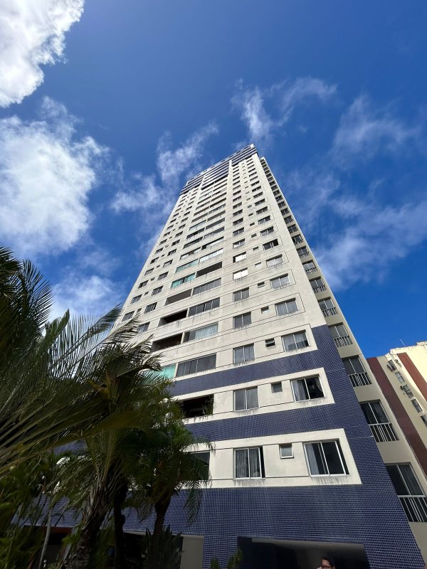 APARTAMENTO 3 QUARTOS SU&Iacute;TE GARAGEM PISCINA ACADEMIA QUADRA ELEVADOR &Agrave; VENDA NA PITUBA Rua Pará Salvador - 