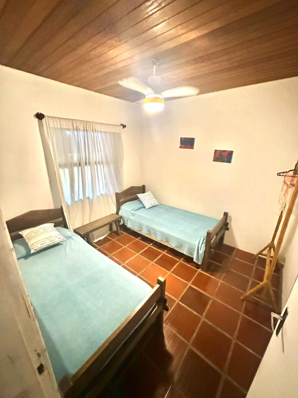 Oportunidade &Uacute;nica em Gerib&aacute; &ndash; Casa com 4 Unidades Independentes a 100m da Praia | Ideal Rua do Arvoredo Armação dos Búzios - 