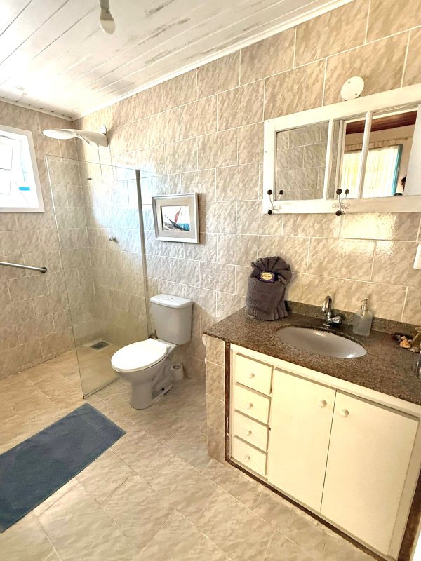 Oportunidade &Uacute;nica em Gerib&aacute; &ndash; Casa com 4 Unidades Independentes a 100m da Praia | Ideal Rua do Arvoredo Armação dos Búzios - 