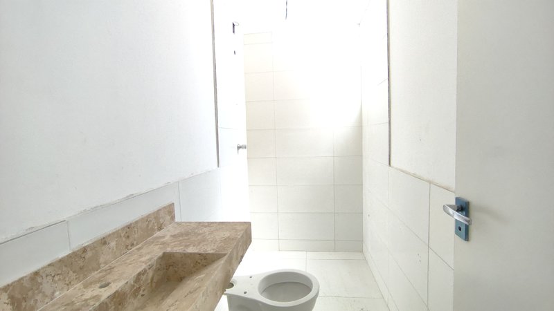 Casa - 4/4 - 3su&iacute;tes - 2 vagas Rua do Pesque e Pague Camaçari - 