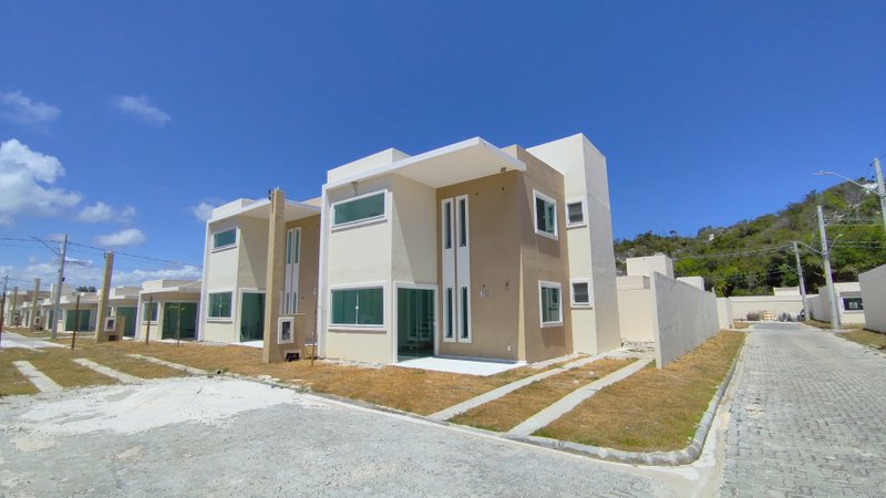 Casa - 4/4 - 3su&iacute;tes - 2 vagas Rua do Pesque e Pague Camaçari - 