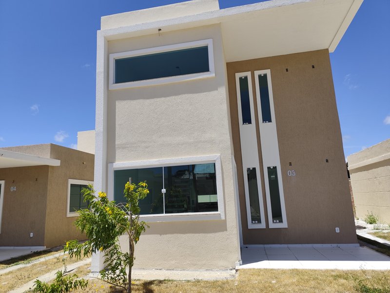 Casa - 4/4 - 3su&iacute;tes - 2 vagas Rua do Pesque e Pague Camaçari - 