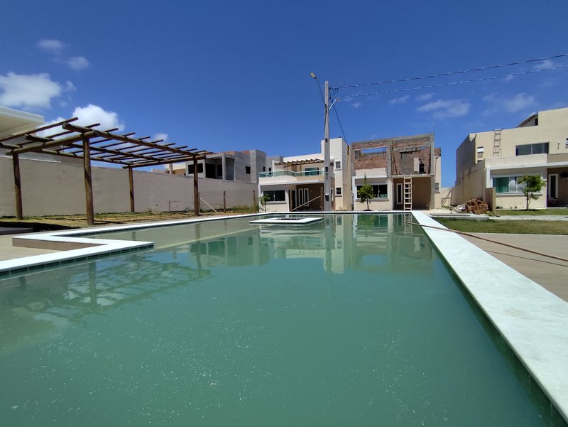 Casa - 4/4 - 3su&iacute;tes - 2 vagas Rua do Pesque e Pague Camaçari - 