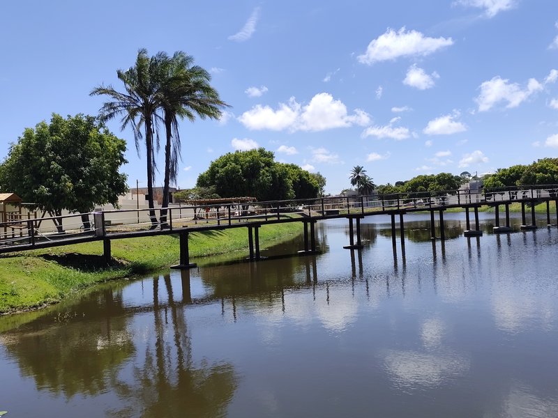 Casa - 4/4 - 3su&iacute;tes - 2 vagas Rua do Pesque e Pague Camaçari - 