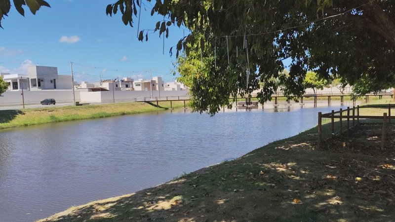 Casa - 4/4 - 3su&iacute;tes - 2 vagas Rua do Pesque e Pague Camaçari - 