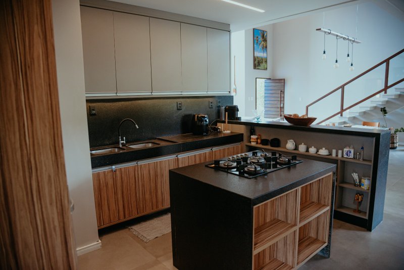 CASA 4 SU&Iacute;TES VARANDAS PISCINA GARAGEM EM CONDOMINIO FECHADO &Agrave; VENDA PRAIA DO FORTE! Av do Farol MATA DE SÃO JOÃO - 