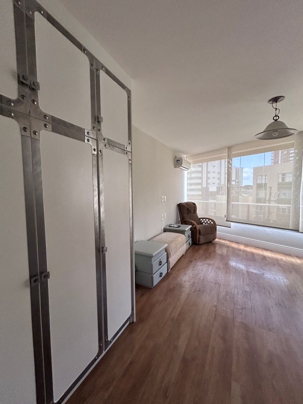 APARTAMENTO 2 SU&Iacute;TES VARANDA PISCINA ACADEMIA CHURRASQUEIRA 2 GARAGENS &Agrave; VENDA NA GRA&Ccedil;A! Rua Oito de Dezembro Salvador - 