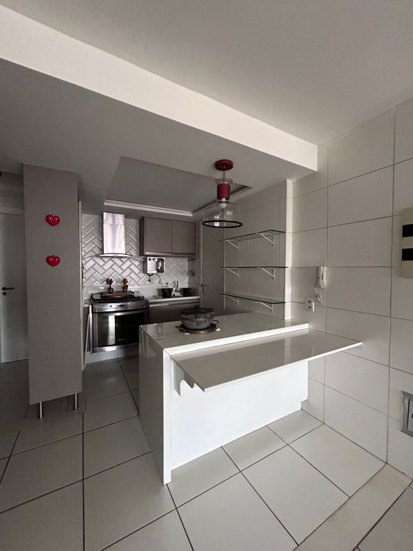 APARTAMENTO 2 SU&Iacute;TES VARANDA PISCINA ACADEMIA CHURRASQUEIRA 2 GARAGENS &Agrave; VENDA NA GRA&Ccedil;A! Rua Oito de Dezembro Salvador - 