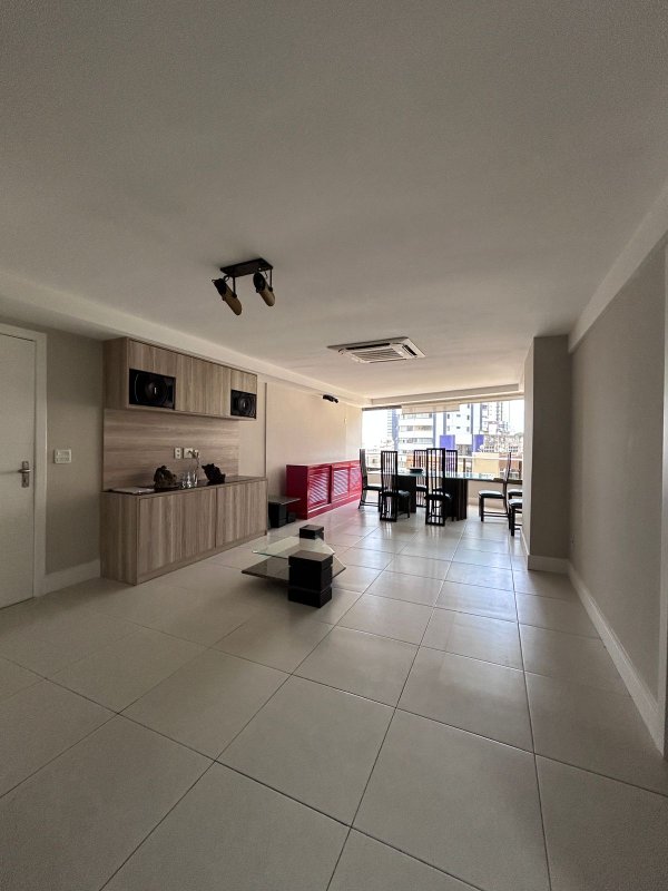 APARTAMENTO 2 SU&Iacute;TES VARANDA PISCINA ACADEMIA CHURRASQUEIRA 2 GARAGENS &Agrave; VENDA NA GRA&Ccedil;A! Rua Oito de Dezembro Salvador - 