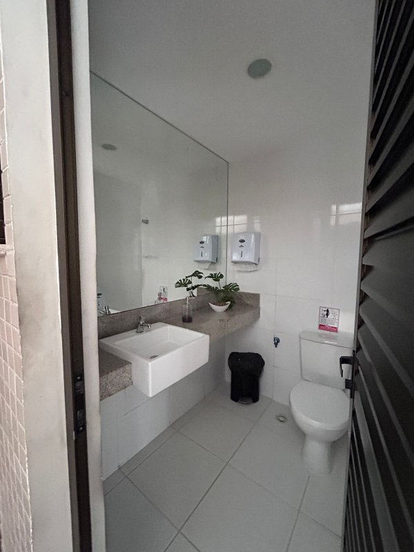 APARTAMENTO 2 SU&Iacute;TES VARANDA PISCINA ACADEMIA CHURRASQUEIRA 2 GARAGENS &Agrave; VENDA NA GRA&Ccedil;A! Rua Oito de Dezembro Salvador - 