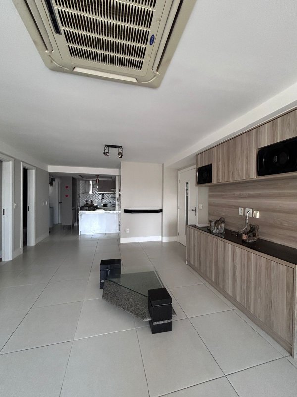 APARTAMENTO 2 SU&Iacute;TES VARANDA PISCINA ACADEMIA CHURRASQUEIRA 2 GARAGENS &Agrave; VENDA NA GRA&Ccedil;A! Rua Oito de Dezembro Salvador - 