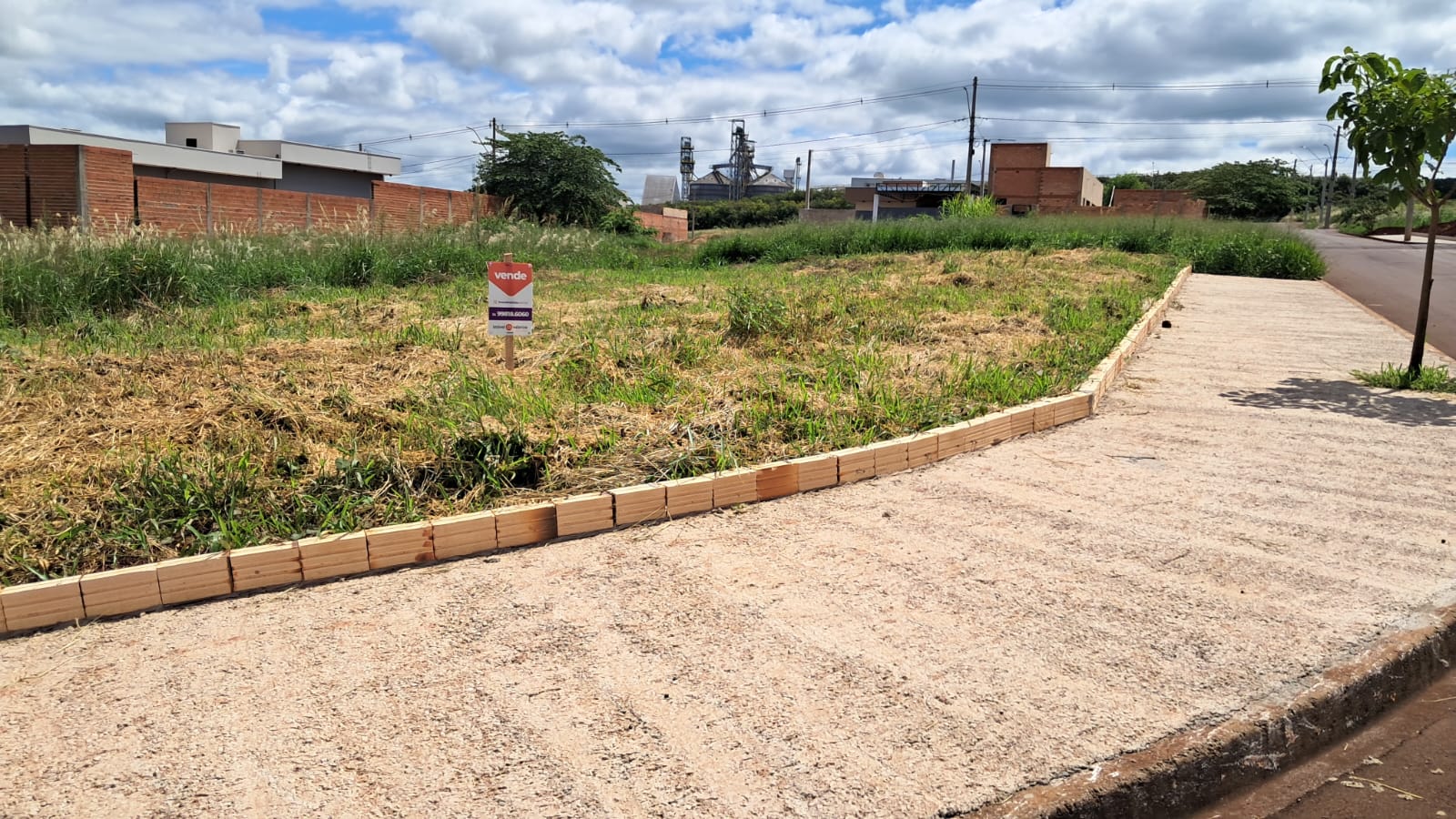 Terreno de Esquina no Jardim Am&eacute;rica Rua Joel de Almeida Tavares Junior SANTA CRUZ DO RIO PARDO - 