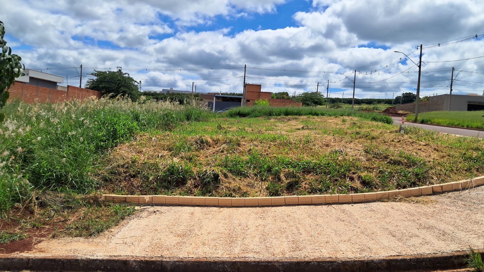 Terreno de Esquina no Jardim Am&eacute;rica Rua Joel de Almeida Tavares Junior SANTA CRUZ DO RIO PARDO - 