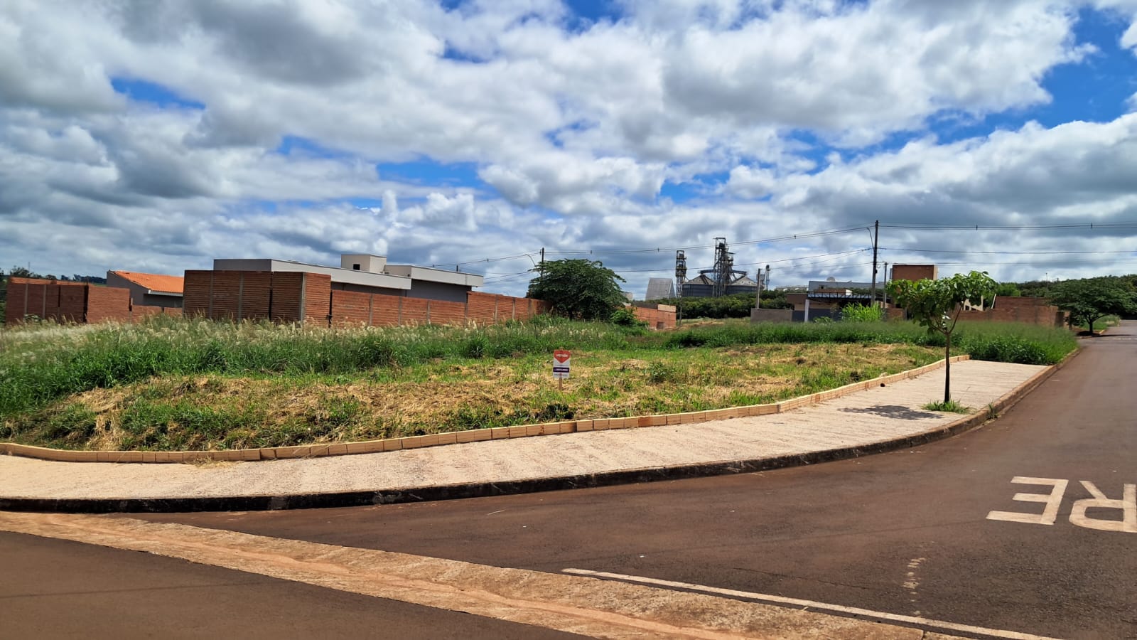 Terreno de Esquina no Jardim Am&eacute;rica Rua Joel de Almeida Tavares Junior SANTA CRUZ DO RIO PARDO - 