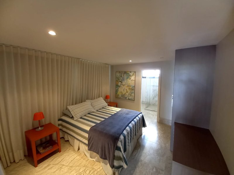 CASA 4 SU&Iacute;TES EM CONDOMINIO FECHADO PISCINA ACADEMIA QUADRA &Agrave; VENDA NA PRAIA DO FORTE  MATA DE SÃO JOÃO - 