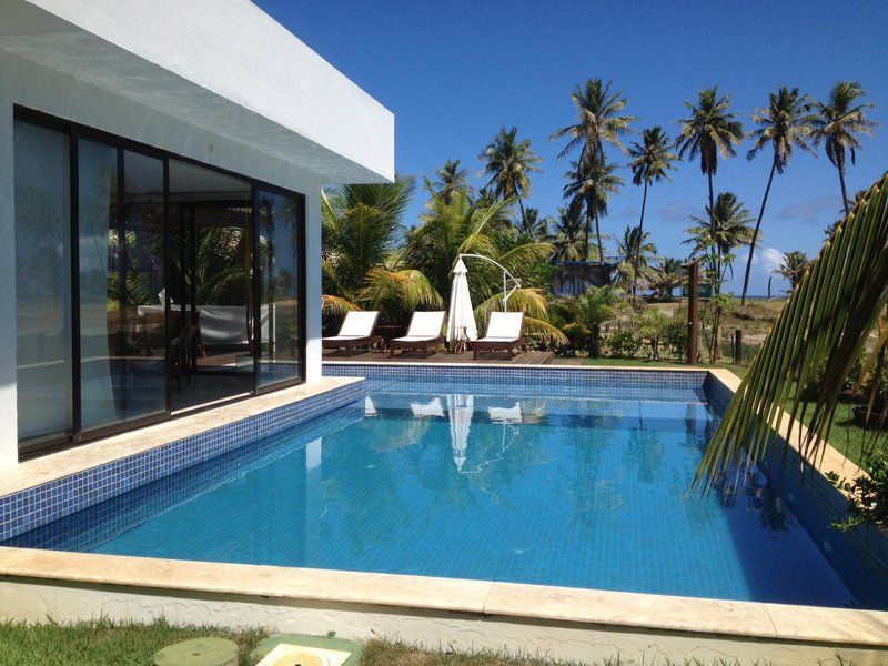 CASA 4 SU&Iacute;TES EM CONDOMINIO FECHADO PISCINA ACADEMIA QUADRA &Agrave; VENDA NA PRAIA DO FORTE  MATA DE SÃO JOÃO - 