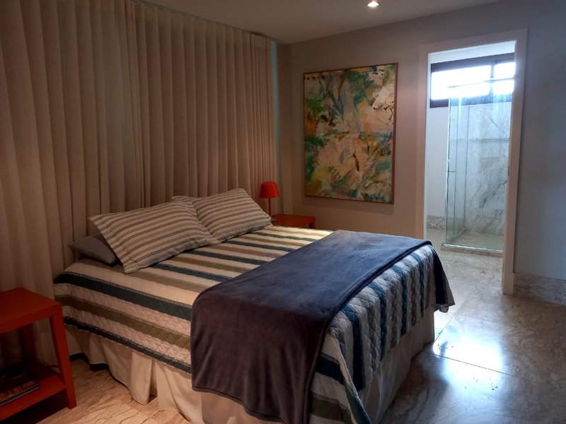 CASA 4 SU&Iacute;TES EM CONDOMINIO FECHADO PISCINA ACADEMIA QUADRA &Agrave; VENDA NA PRAIA DO FORTE  MATA DE SÃO JOÃO - 