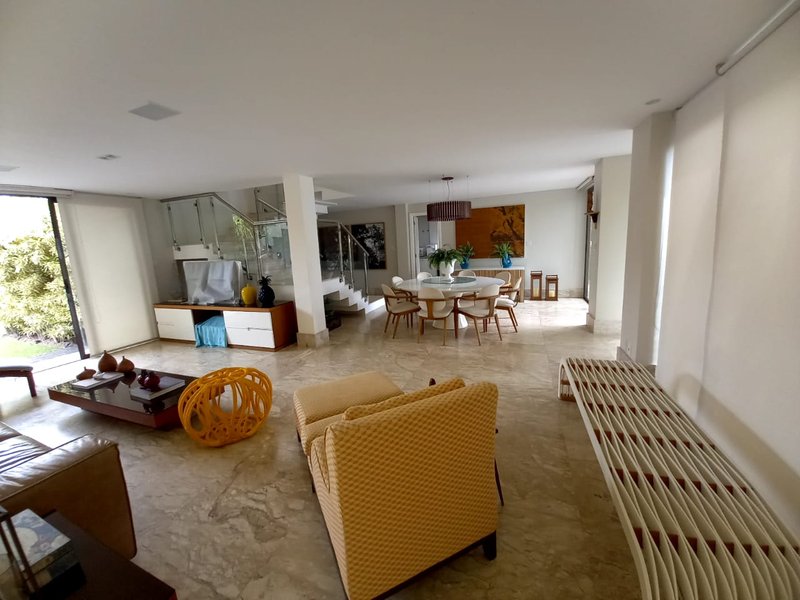 CASA 4 SU&Iacute;TES EM CONDOMINIO FECHADO PISCINA ACADEMIA QUADRA &Agrave; VENDA NA PRAIA DO FORTE  MATA DE SÃO JOÃO - 