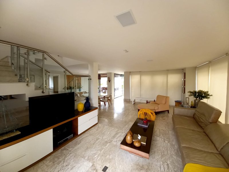 CASA 4 SU&Iacute;TES EM CONDOMINIO FECHADO PISCINA ACADEMIA QUADRA &Agrave; VENDA NA PRAIA DO FORTE  MATA DE SÃO JOÃO - 