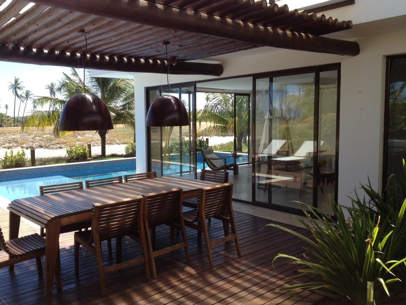 CASA 4 SU&Iacute;TES EM CONDOMINIO FECHADO PISCINA ACADEMIA QUADRA &Agrave; VENDA NA PRAIA DO FORTE  MATA DE SÃO JOÃO - 