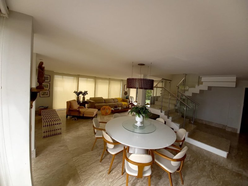 CASA 4 SU&Iacute;TES EM CONDOMINIO FECHADO PISCINA ACADEMIA QUADRA &Agrave; VENDA NA PRAIA DO FORTE  MATA DE SÃO JOÃO - 