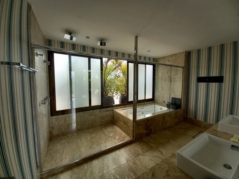 CASA 4 SU&Iacute;TES EM CONDOMINIO FECHADO PISCINA ACADEMIA QUADRA &Agrave; VENDA NA PRAIA DO FORTE  MATA DE SÃO JOÃO - 