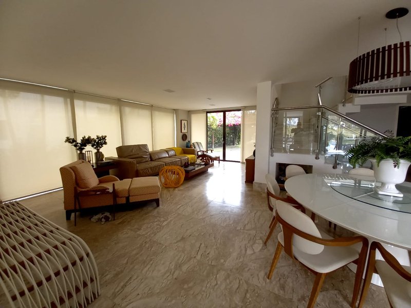 CASA 4 SU&Iacute;TES EM CONDOMINIO FECHADO PISCINA ACADEMIA QUADRA &Agrave; VENDA NA PRAIA DO FORTE  MATA DE SÃO JOÃO - 