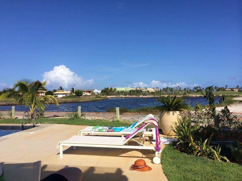 CASA COM VISTA PARA A LAGOA EM CONDOMINIO FECHADO &Agrave; VENDA  NA PRAIA DO FORTE! Av do Farol MATA DE SÃO JOÃO - 