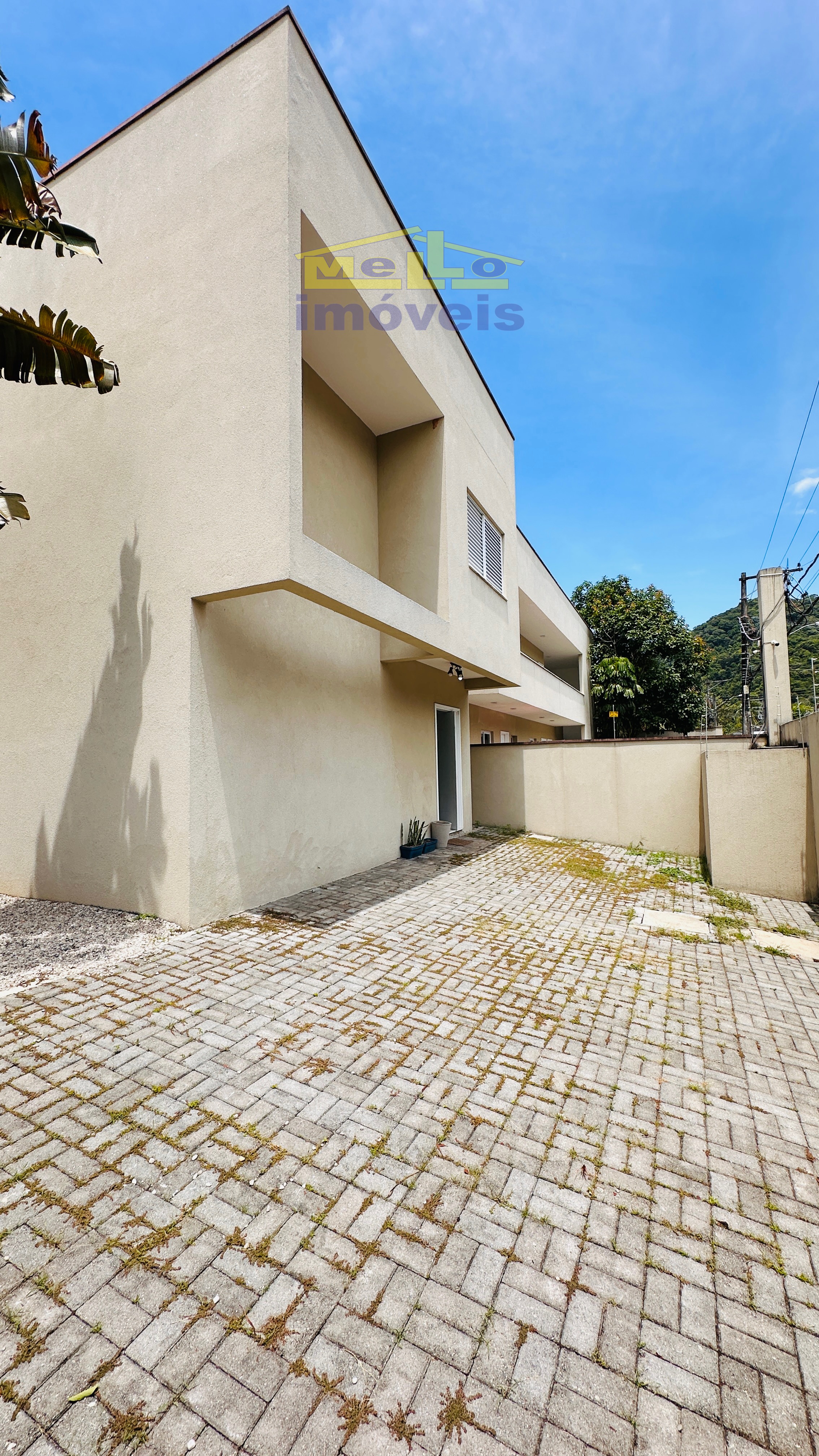 CASA NOVA, MODERNA E A POUCOS MINUTOS DA PRAIA EM BOISSUCANGA Rua Benjamin Manoel dos Santos São Sebastião - 