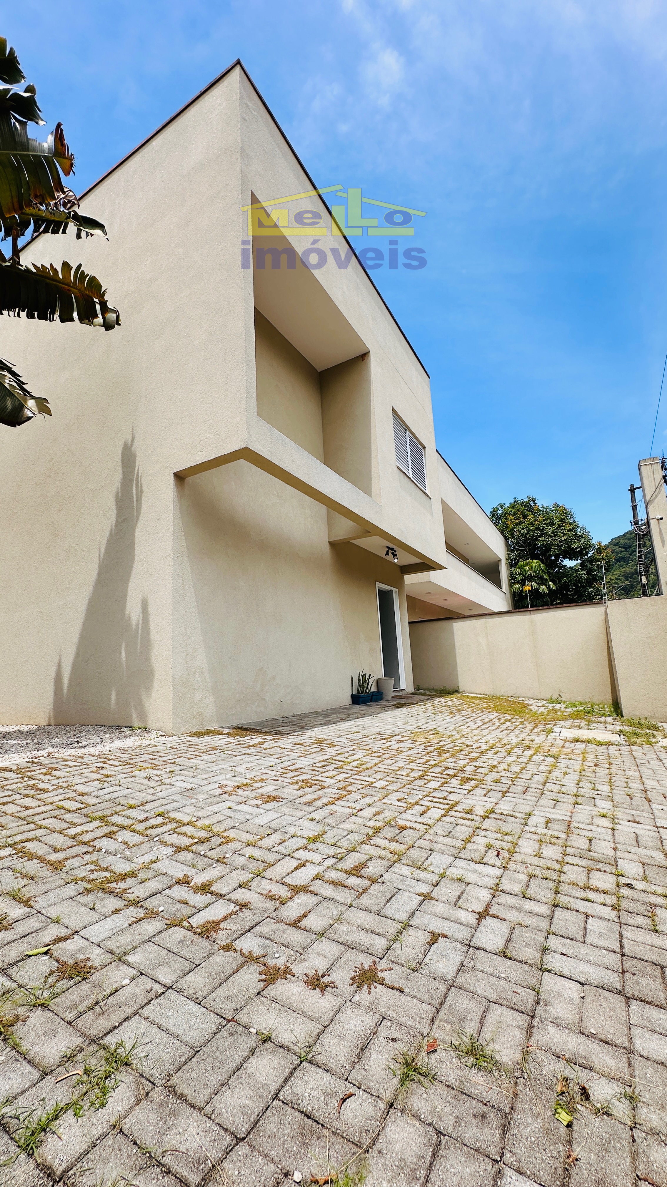 CASA NOVA, MODERNA E A POUCOS MINUTOS DA PRAIA EM BOISSUCANGA Rua Benjamin Manoel dos Santos São Sebastião - 