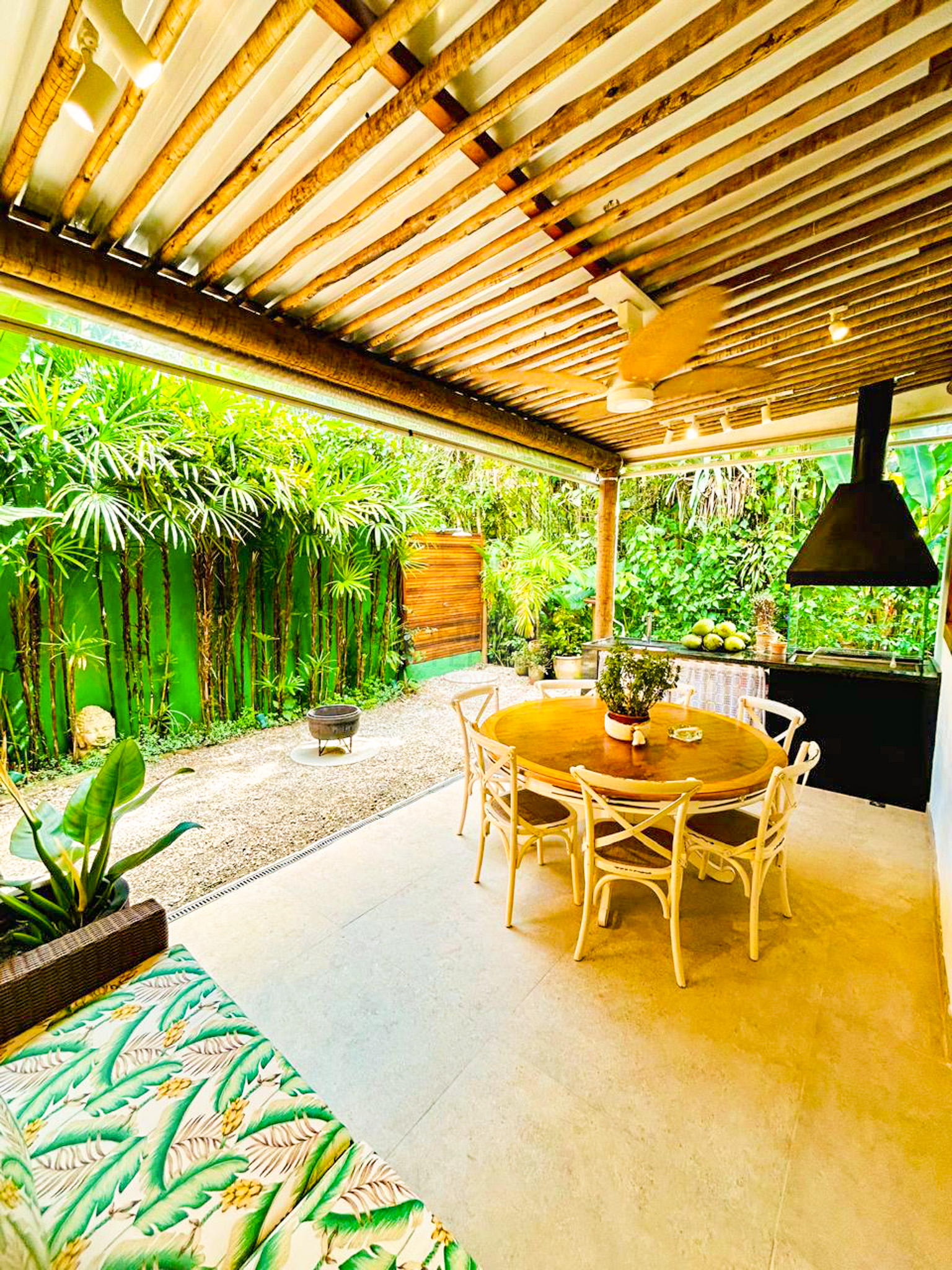 Oportunidade casa em Condom&iacute;nio Pr&oacute;ximo &agrave; Praia, Barra do Una - &Agrave; VENDA  São Sebastião - 