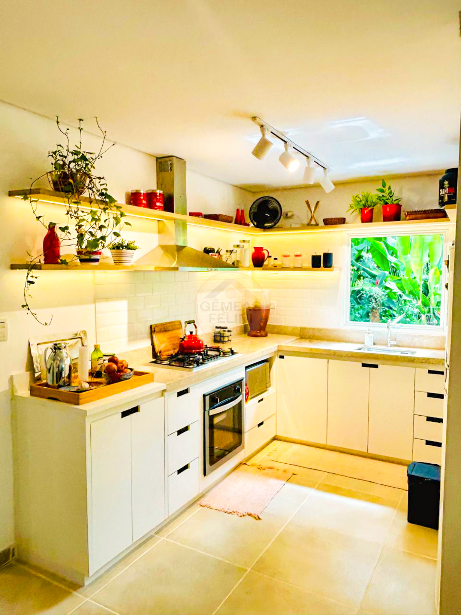 Oportunidade casa em Condom&iacute;nio Pr&oacute;ximo &agrave; Praia, Barra do Una - &Agrave; VENDA  São Sebastião - 