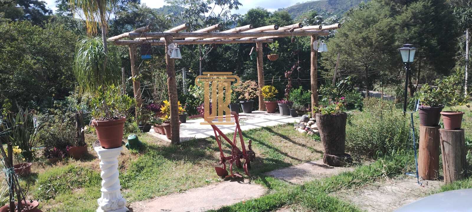 Ch&aacute;cara encantadora com 3.000 m&sup2;, em S&atilde;o Jos&eacute; dos Campos- SP  São José dos Campos - 