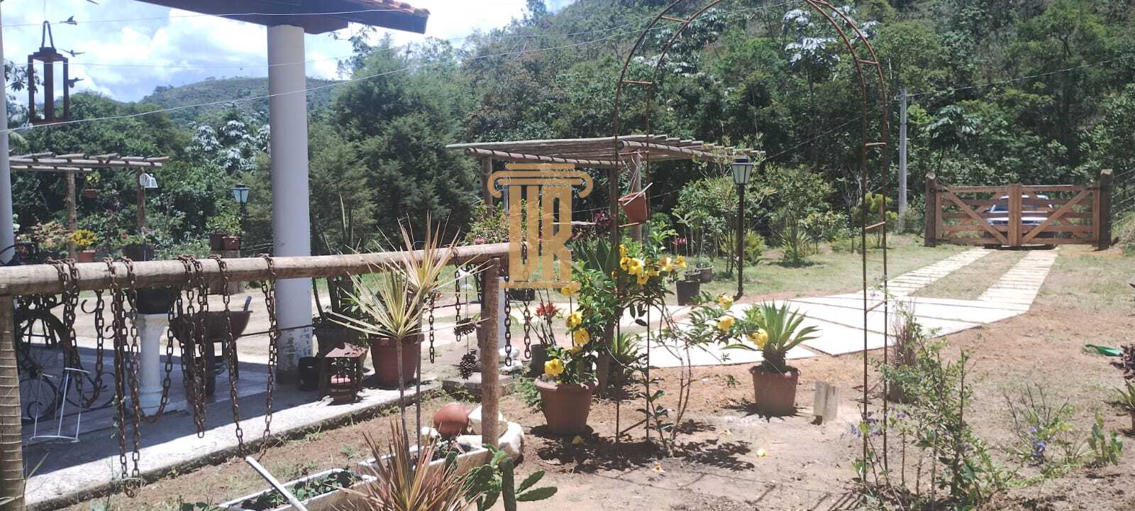 Ch&aacute;cara encantadora com 3.000 m&sup2;, em S&atilde;o Jos&eacute; dos Campos- SP  São José dos Campos - 