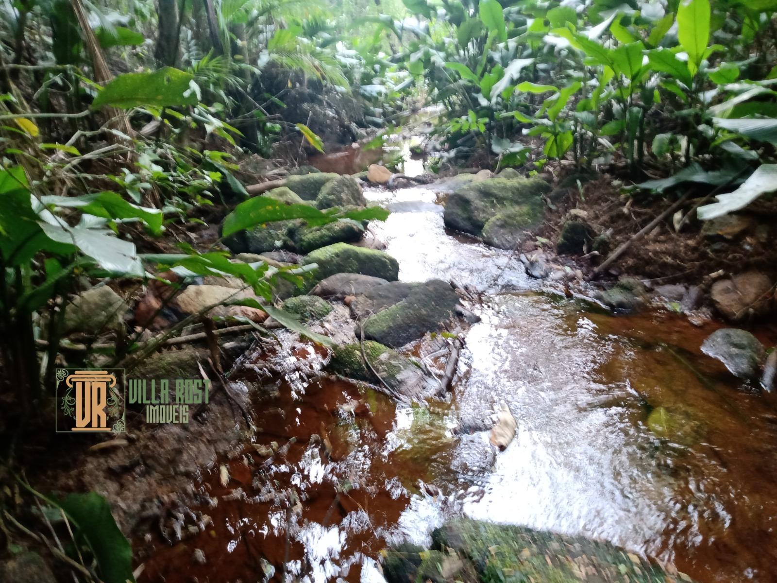 Ch&aacute;cara encantadora com 3.000 m&sup2;, em S&atilde;o Jos&eacute; dos Campos- SP  São José dos Campos - 