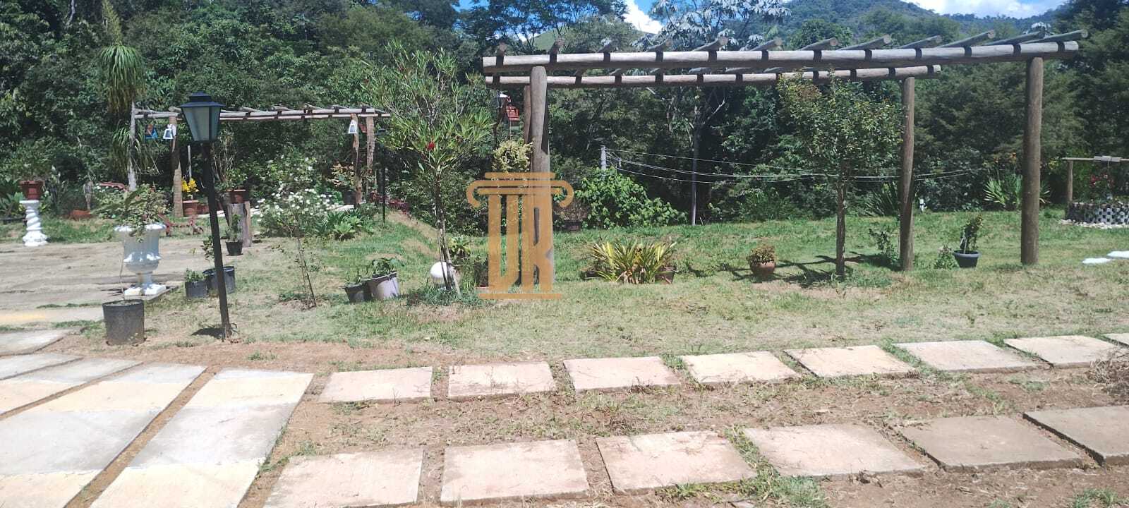 Ch&aacute;cara encantadora com 3.000 m&sup2;, em S&atilde;o Jos&eacute; dos Campos- SP  São José dos Campos - 