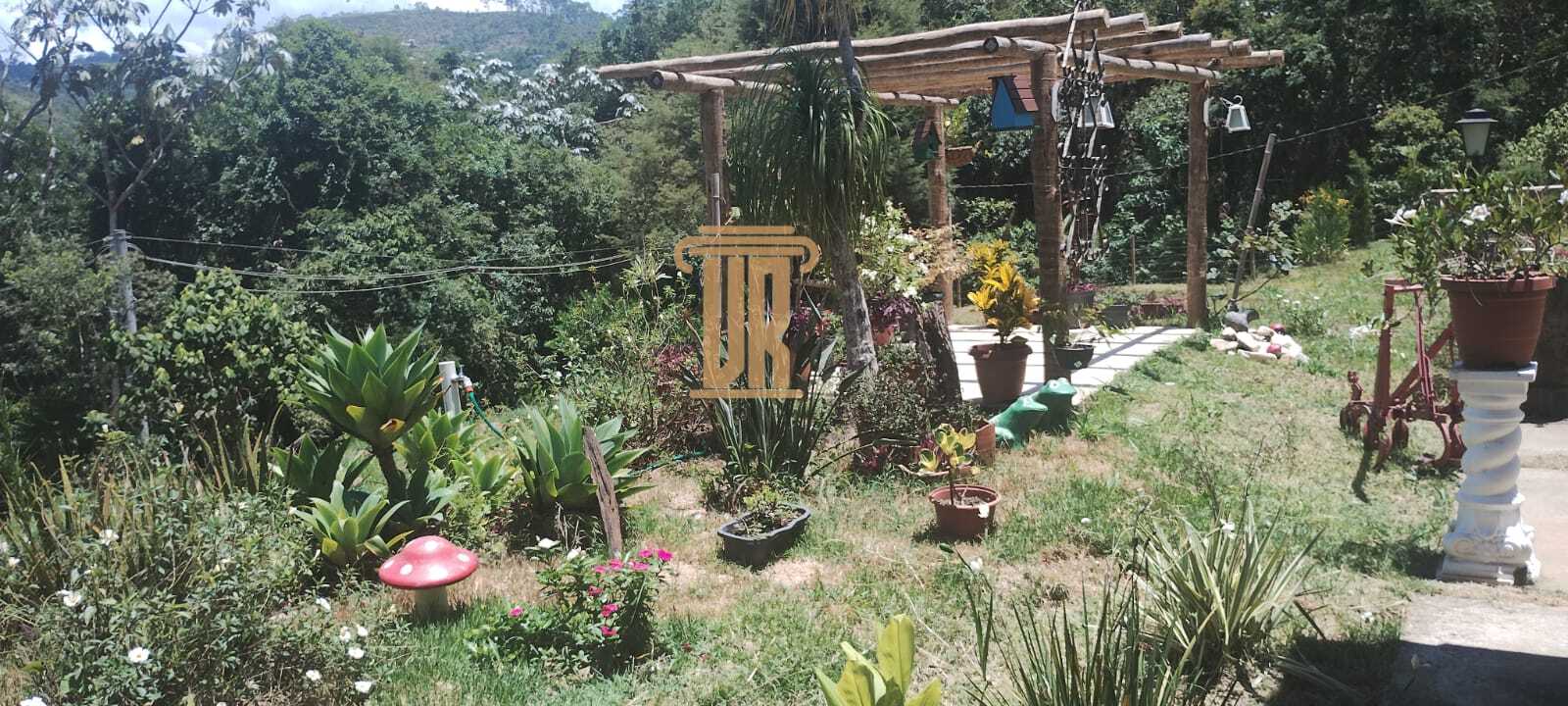 Ch&aacute;cara encantadora com 3.000 m&sup2;, em S&atilde;o Jos&eacute; dos Campos- SP  São José dos Campos - 