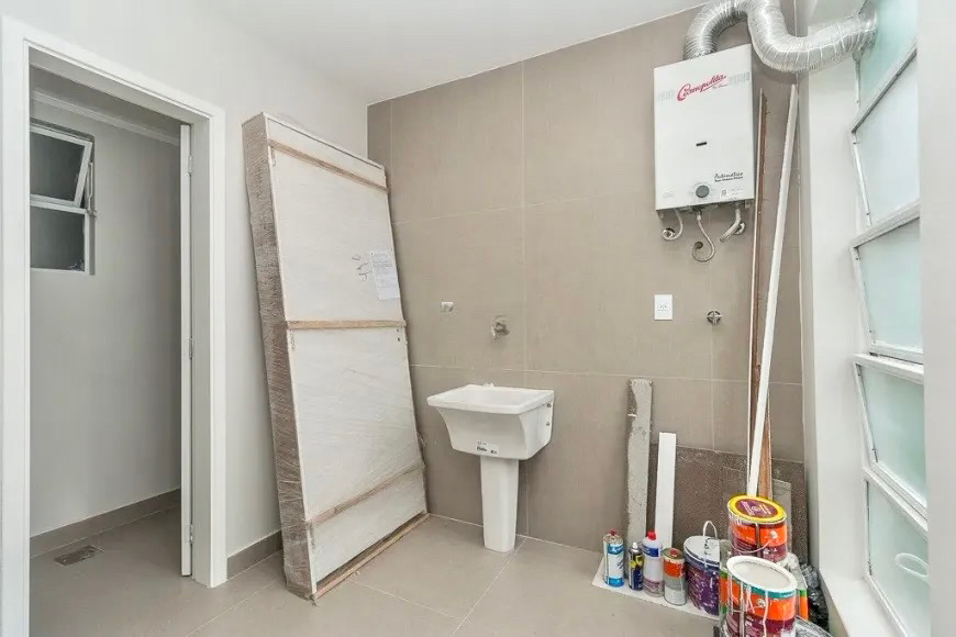 R$ 595.000 - APARTAMENTO - REFORMADO - DE FRENTE - 94M2 - 3 DORM - SU&Iacute;TE - 1 VAGA Rua Felicíssimo de Azevedo Porto Alegre - 