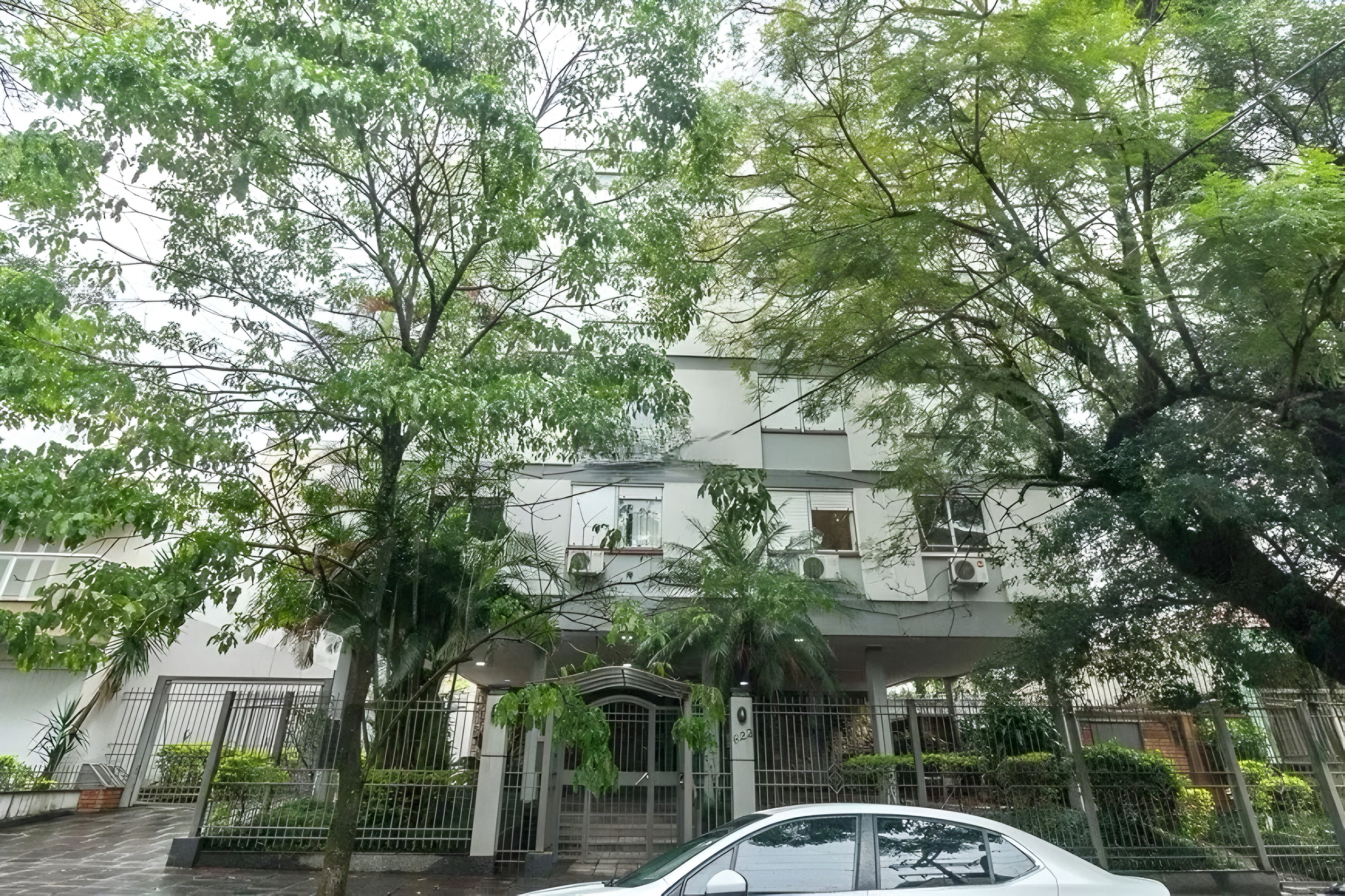 R$ 595.000 - APARTAMENTO - REFORMADO - DE FRENTE - 94M2 - 3 DORM - SU&Iacute;TE - 1 VAGA Rua Felicíssimo de Azevedo Porto Alegre - 