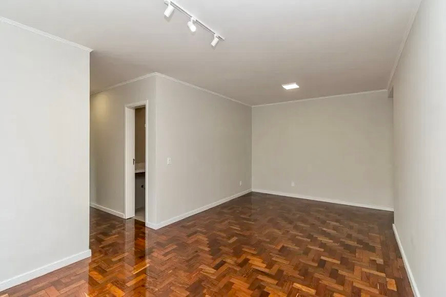 R$ 595.000 - APARTAMENTO - REFORMADO - DE FRENTE - 94M2 - 3 DORM - SU&Iacute;TE - 1 VAGA Rua Felicíssimo de Azevedo Porto Alegre - 