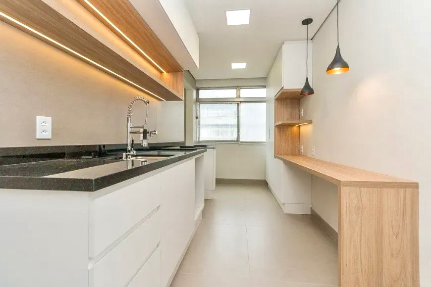 R$ 595.000 - APARTAMENTO - REFORMADO - DE FRENTE - 94M2 - 3 DORM - SU&Iacute;TE - 1 VAGA Rua Felicíssimo de Azevedo Porto Alegre - 