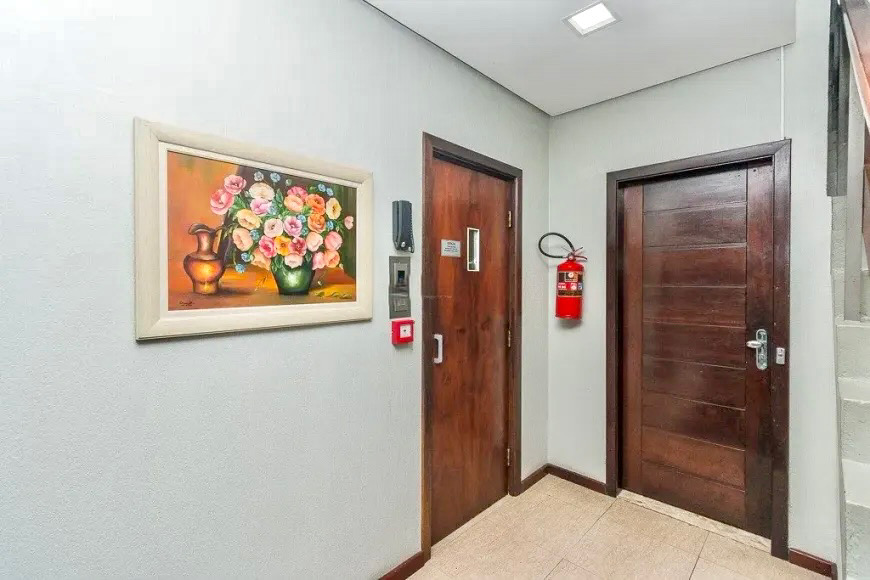 R$ 595.000 - APARTAMENTO - REFORMADO - DE FRENTE - 94M2 - 3 DORM - SU&Iacute;TE - 1 VAGA Rua Felicíssimo de Azevedo Porto Alegre - 