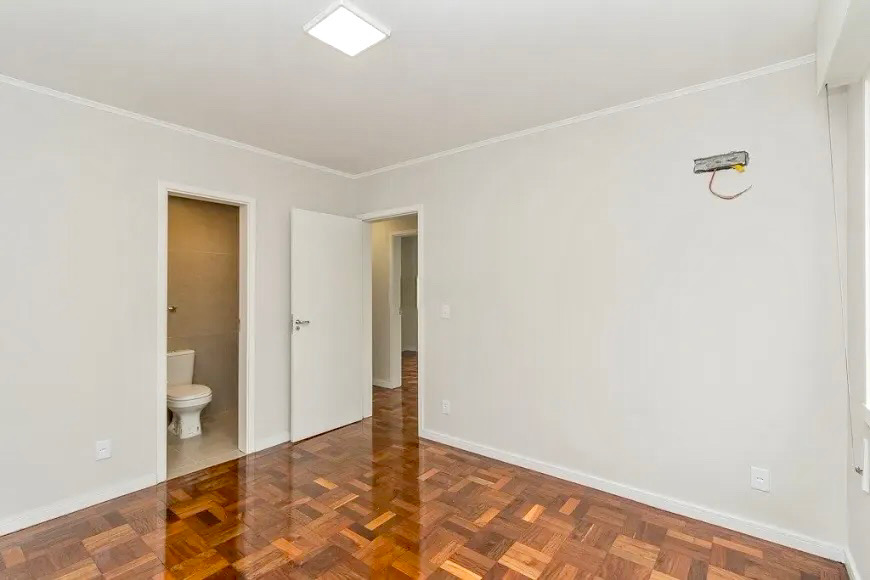 R$ 595.000 - APARTAMENTO - REFORMADO - DE FRENTE - 94M2 - 3 DORM - SU&Iacute;TE - 1 VAGA Rua Felicíssimo de Azevedo Porto Alegre - 