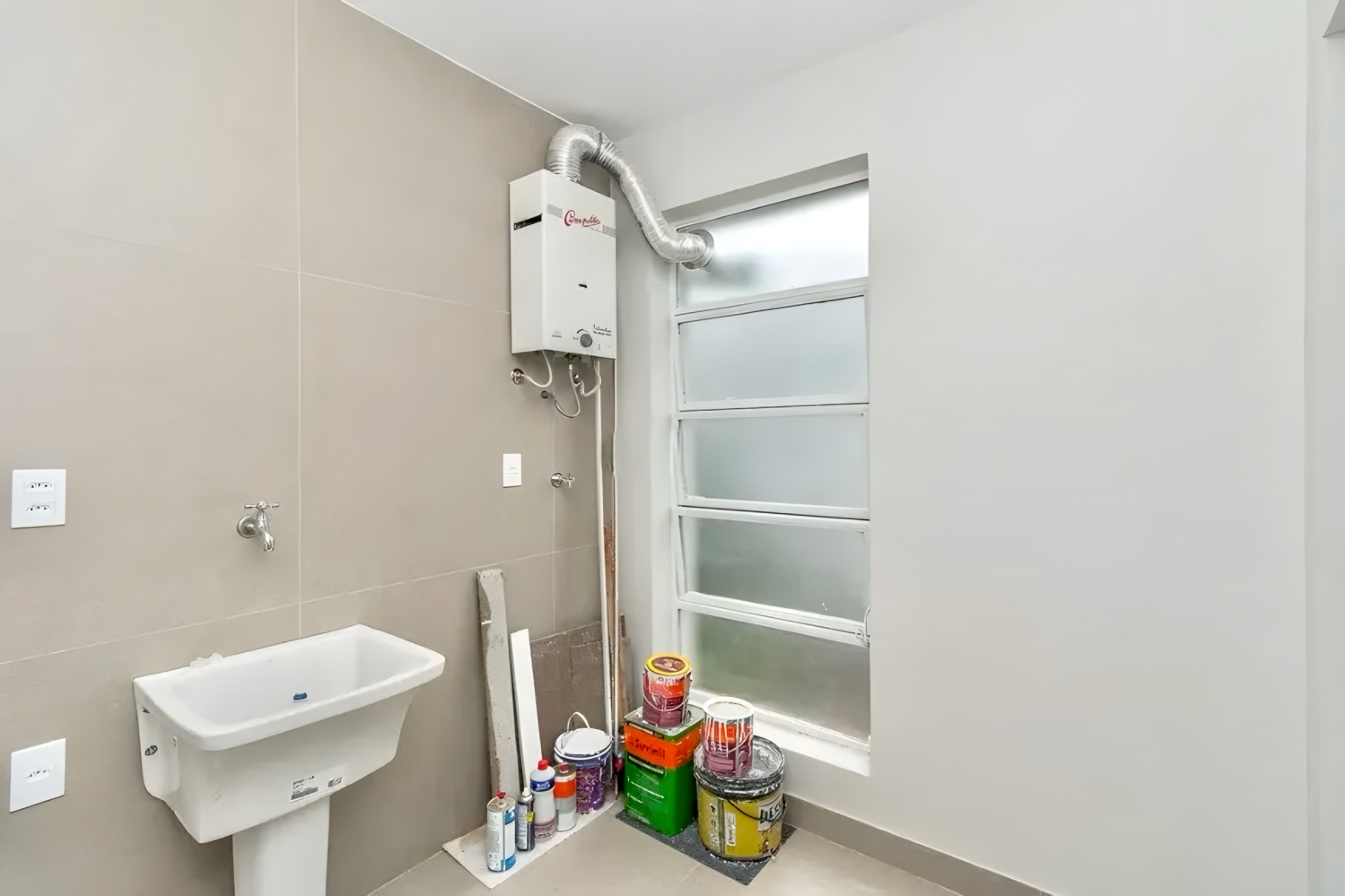 R$ 595.000 - APARTAMENTO - REFORMADO - DE FRENTE - 94M2 - 3 DORM - SU&Iacute;TE - 1 VAGA Rua Felicíssimo de Azevedo Porto Alegre - 