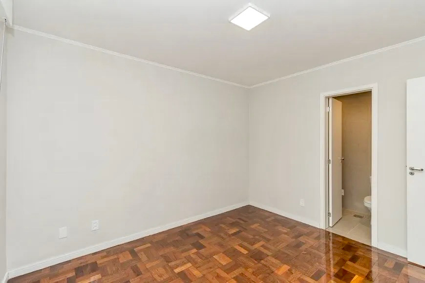 R$ 595.000 - APARTAMENTO - REFORMADO - DE FRENTE - 94M2 - 3 DORM - SU&Iacute;TE - 1 VAGA Rua Felicíssimo de Azevedo Porto Alegre - 