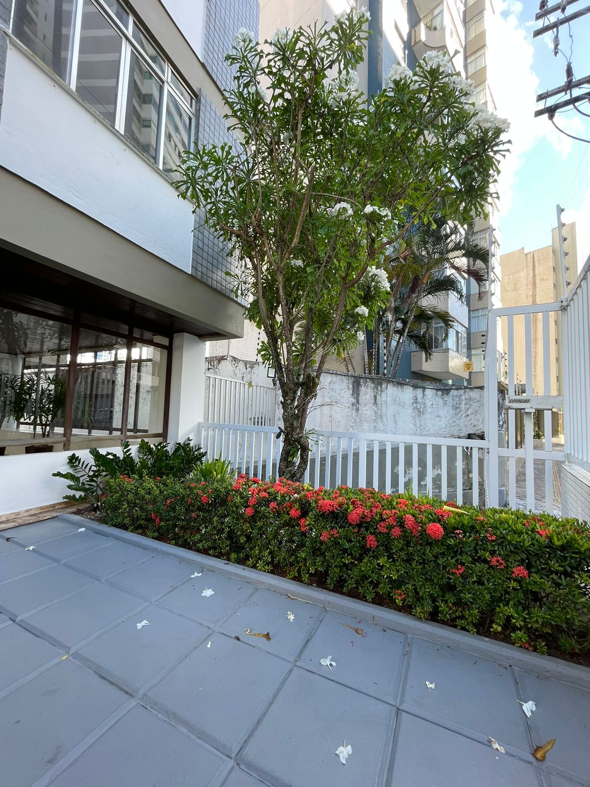 APARTAMENTO AMPLO 2 QUARTOS SU&Iacute;TE  VARANDA DEPEND GARAGENS &Agrave; VENDA JARDIM APIPEMA ONDINA! Desembargador Ezequiel Pondé Salvador - 