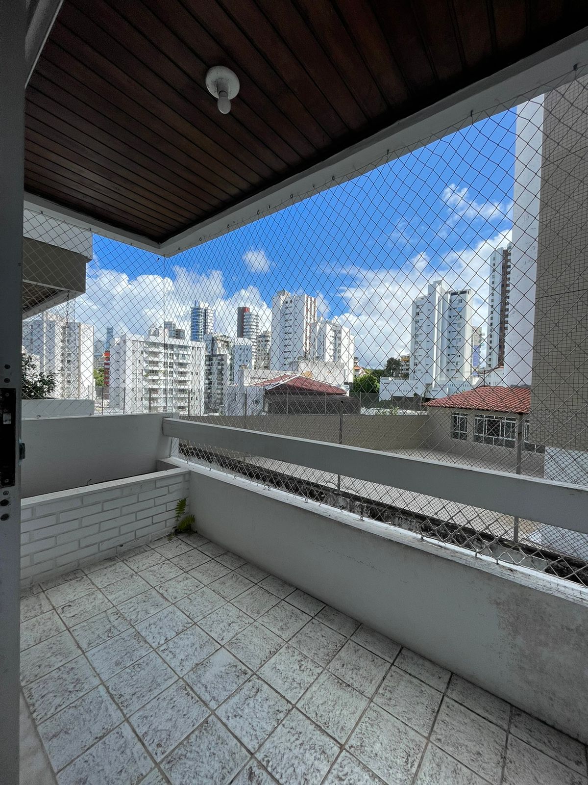 APARTAMENTO AMPLO 2 QUARTOS SU&Iacute;TE  VARANDA DEPEND GARAGENS &Agrave; VENDA JARDIM APIPEMA ONDINA! Desembargador Ezequiel Pondé Salvador - 