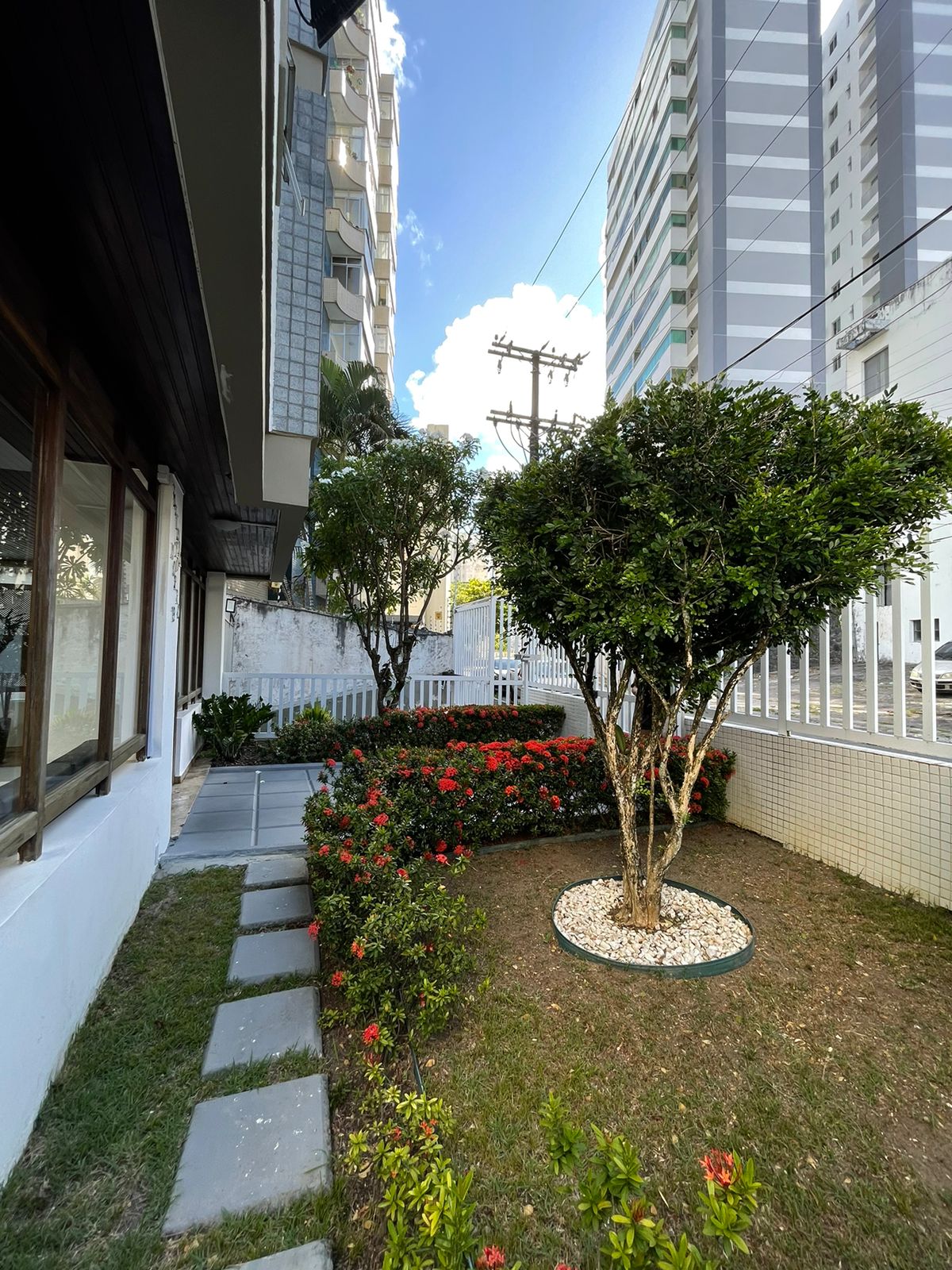 APARTAMENTO AMPLO 2 QUARTOS SU&Iacute;TE  VARANDA DEPEND GARAGENS &Agrave; VENDA JARDIM APIPEMA ONDINA! Desembargador Ezequiel Pondé Salvador - 